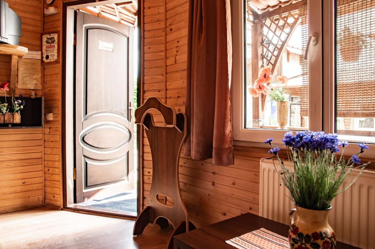Bilya Richky Hotel Kamianets-Podilskyi Ngoại thất bức ảnh