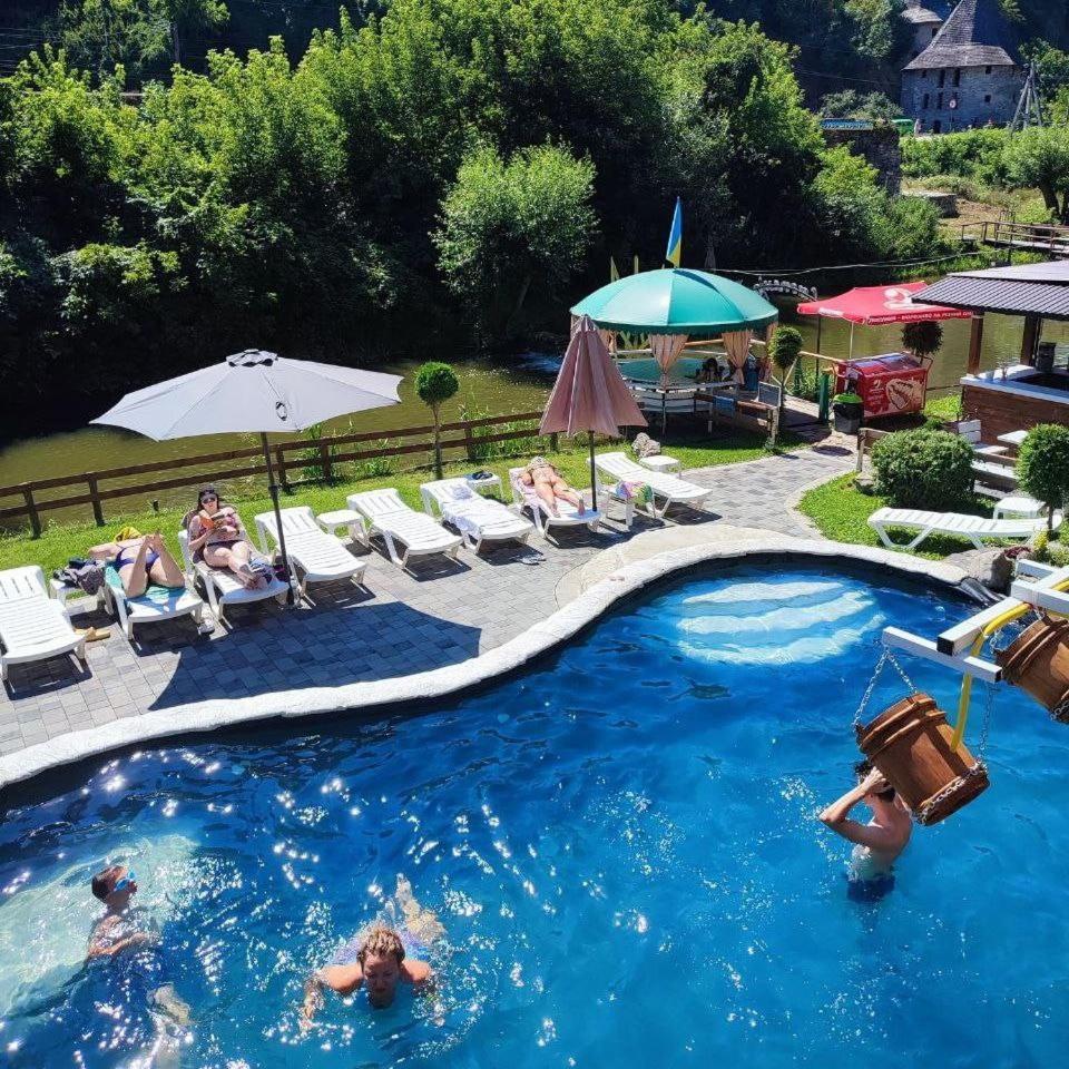 Bilya Richky Hotel Kamianets-Podilskyi Ngoại thất bức ảnh