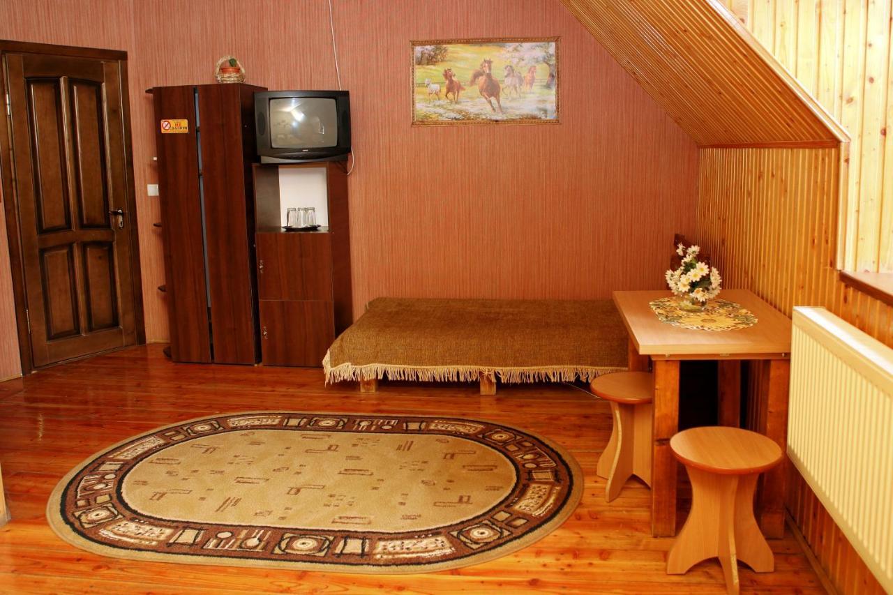 Bilya Richky Hotel Kamianets-Podilskyi Ngoại thất bức ảnh