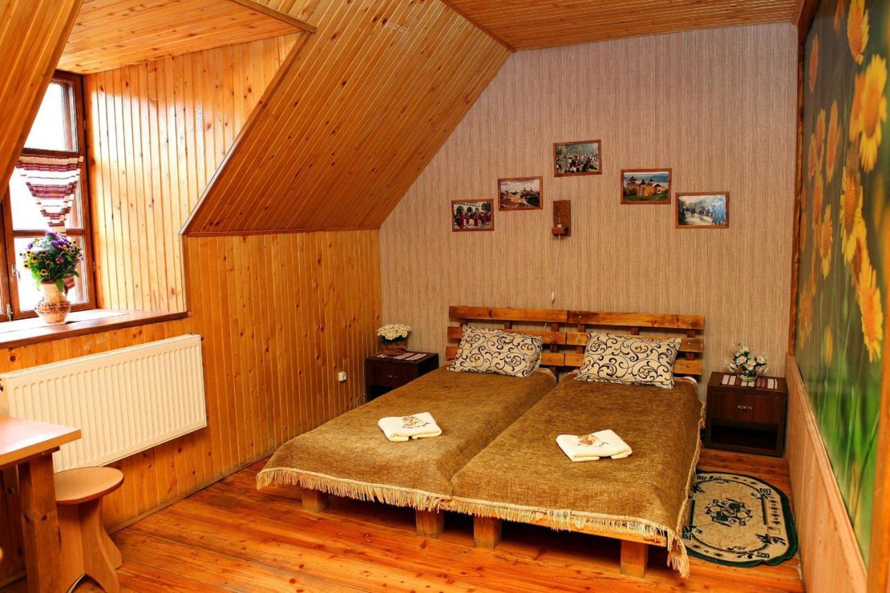 Bilya Richky Hotel Kamianets-Podilskyi Ngoại thất bức ảnh