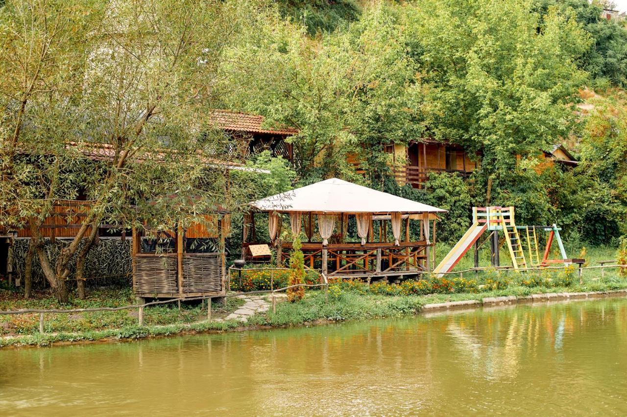 Bilya Richky Hotel Kamianets-Podilskyi Ngoại thất bức ảnh